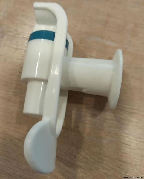 Tap for cooler with internal thread mug push