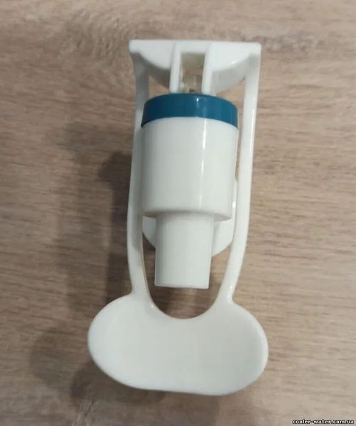 Tap for cooler with internal thread mug push