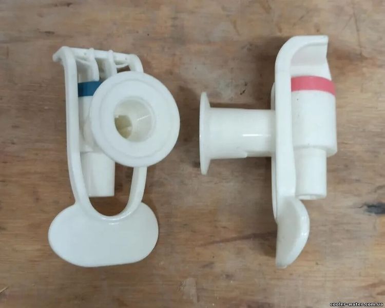 Tap for cooler with internal thread mug push