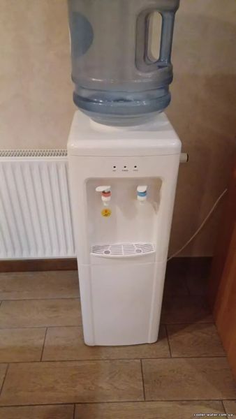 Комплект кранов (гор+хол) для кулера воды с наружной резьбой. Нажим рукой 2773 фото