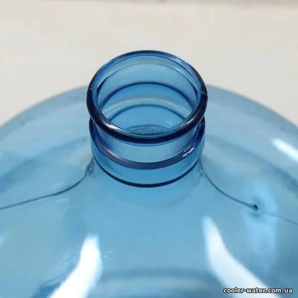/butyl-dlia-vody-19-l-s-ruchkoi-polykarbonat/