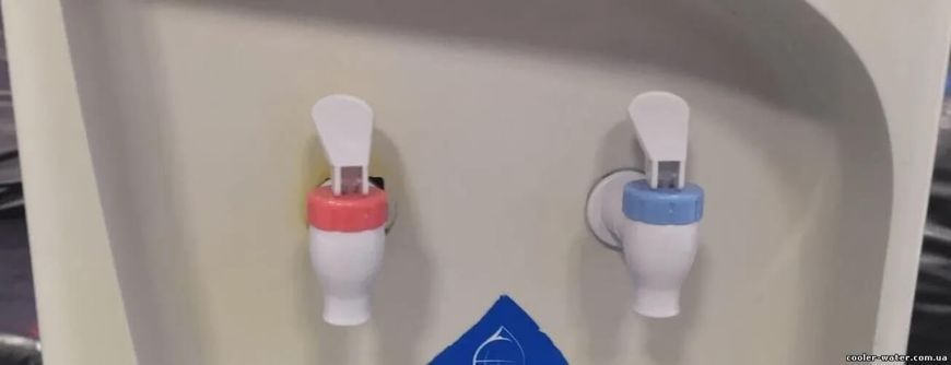 Universal water cooler tap with external thread