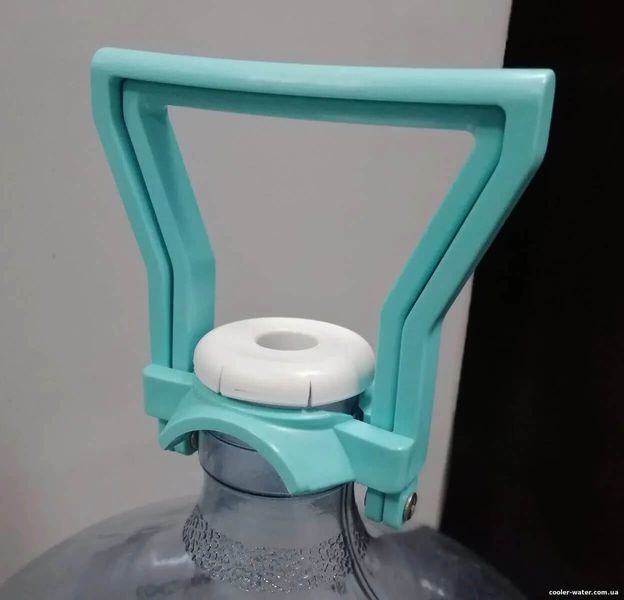 Folding handle for carrying HotFrost bottles
