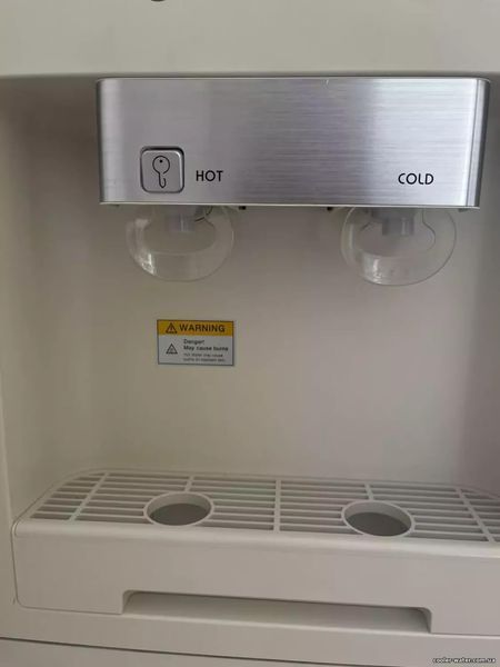 Set of taps (hot + cold) for water cooler with internal thread